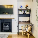 Low Rate For A 4-Bedroom House In Coventry With Free Unlimited Wi-Fi 2 Car Parking 53 Qmc
