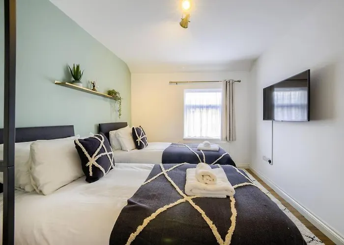 Low Rate For A 4-Bedroom House In Coventry With Free Unlimited Wi-Fi 2 Car Parking 53 Qmc