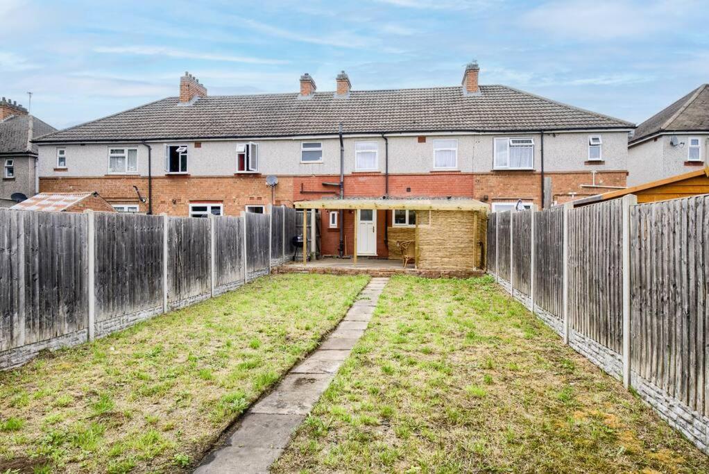 Low Rate For A 4-Bedroom House In Coventry With Free Unlimited Wi-Fi 2 Car Parking 53 Qmc Holiday home Coventry