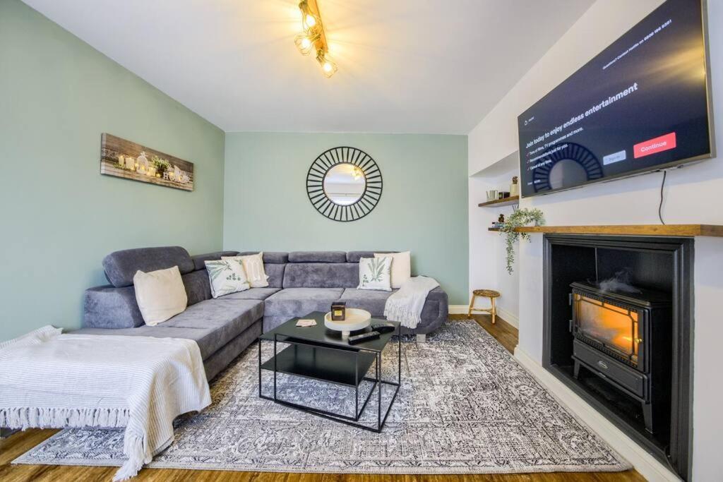 Holiday home Low Rate For A 4-Bedroom House In Coventry With Free Unlimited Wi-Fi 2 Car Parking 53 Qmc *
