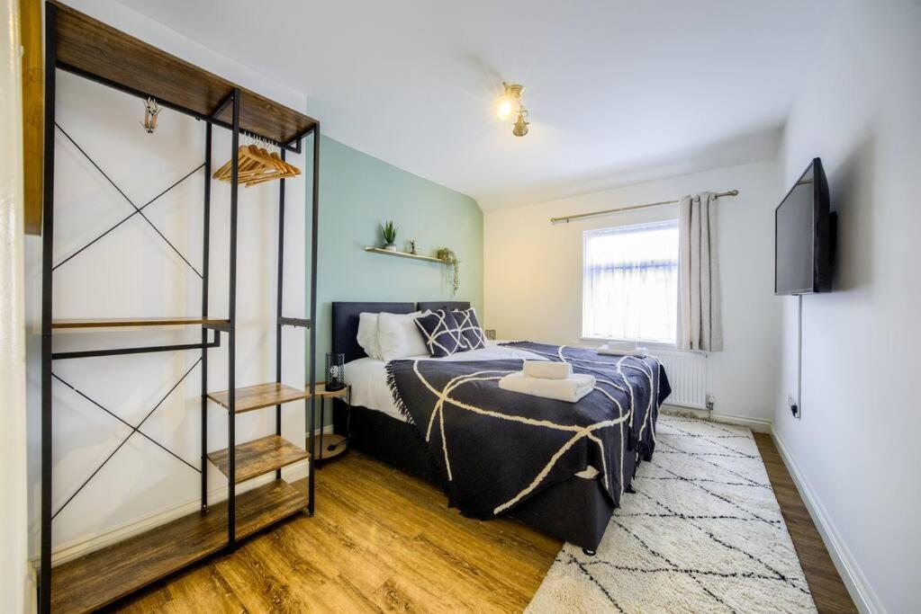 Low Rate For A 4-Bedroom House In Coventry With Free Unlimited Wi-Fi 2 Car Parking 53 Qmc Coventry
