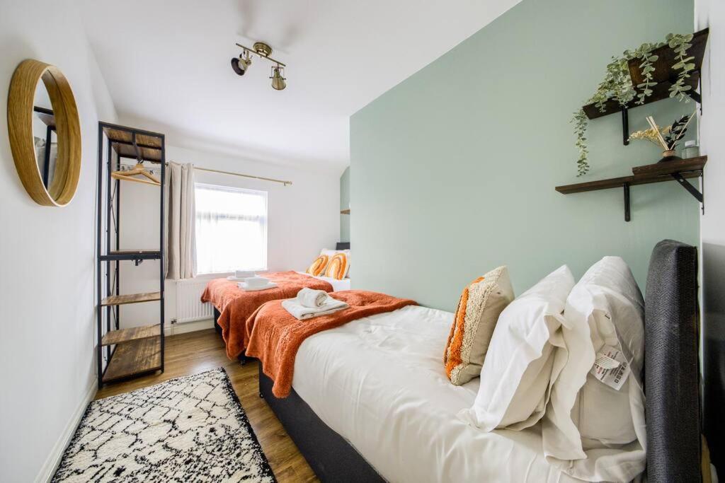 Low Rate For A 4-Bedroom House In Coventry With Free Unlimited Wi-Fi 2 Car Parking 53 Qmc Holiday home Coventry