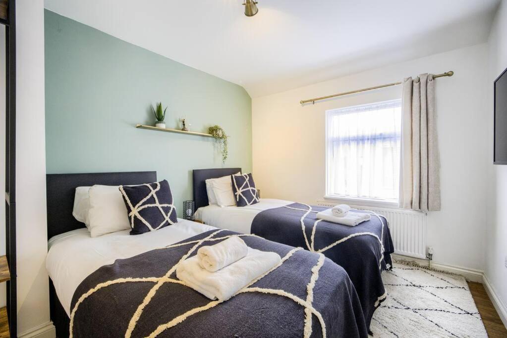 Low Rate For A 4-Bedroom House In Coventry With Free Unlimited Wi-Fi 2 Car Parking 53 Qmc Coventry