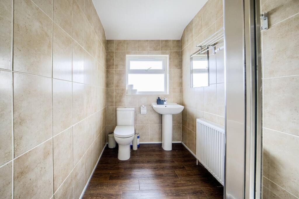 Low Rate For A 4-Bedroom House In Coventry With Free Unlimited Wi-Fi 2 Car Parking 53 Qmc